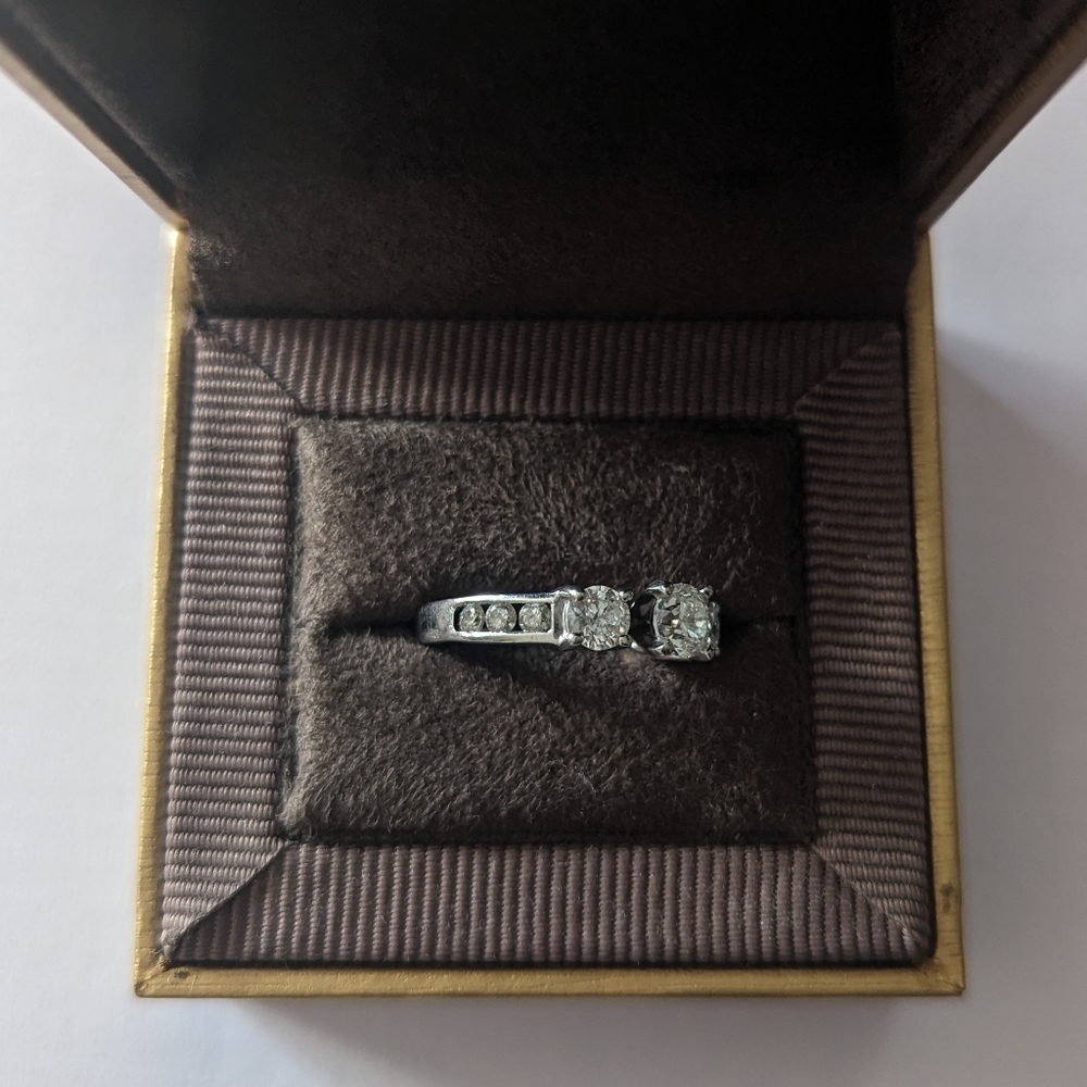 Offers??? Genuine  1.5ct real diamond ring. Kays - Picture 9 of 12